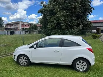 Usata Opel Corsa 75 CV (55 kW) 2011 Bianco Utilitaria