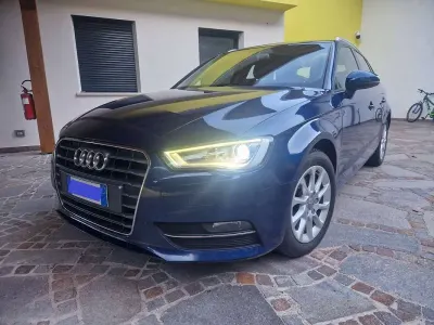 Gebraucht Audi A3 Attraction 105 PS (77 kW) 2014 Blau Limousine