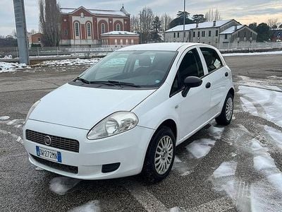 Bianco Usata 2009 Fiat Grande Punto Utilitaria | 2999 € (Buon prezzo)