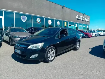 Usata Opel Astra Cosmo 110 CV (80 kW) 2011 Nero Berlina