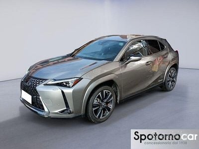 Usata 2022 Lexus UX Luxury Line SUV | 30.700 € (Cara)