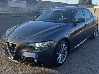 Usata Alfa Romeo Giulia Super 179 CV (131 kW) 2018 Grigio Berlina