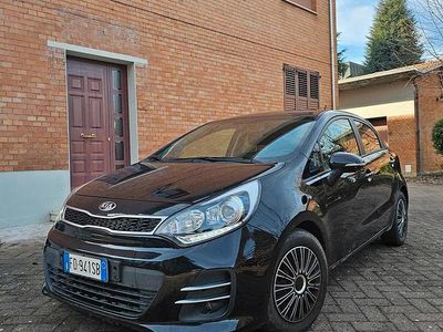 Usata Kia Rio 89 CV (65 kW) 2016 Nero Berlina