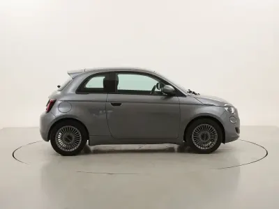 Usata Fiat 500e Icon 42 kW (58 CV) 2022 Grigiogrigio Utilitaria