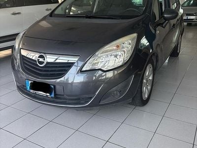 Usata Opel Meriva Cosmo 95 CV (69 kW) 2011 Grigio Monovolume