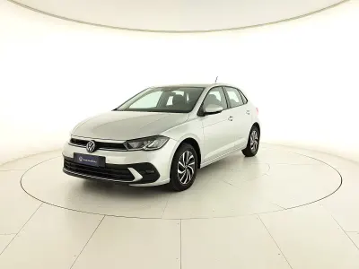 Usata VW Polo Life 95 CV (69 kW) 2023 Reflex silver metallizzato Utilitaria