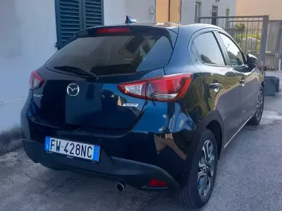 Usata Mazda 2 90 CV (66 kW) 2019 Blu Berlina