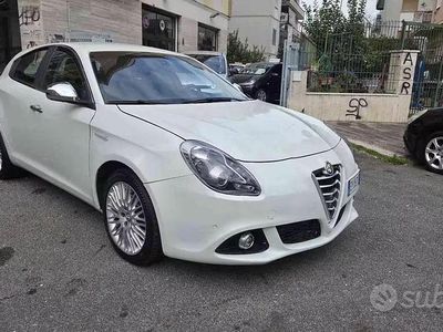 Usata Alfa Romeo Giulietta Distinctive 105 CV (77 kW) 2015 Bianco Utilitaria