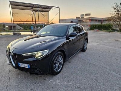 Begagnad Alfa Romeo Stelvio 160 HK (117 kW) 2021 Svart SUV