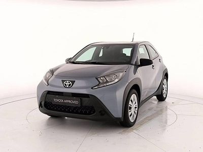 Super white & black met Nuova 2025 Toyota Aygo X Trend SUV | 17.900 € (Buon prezzo)