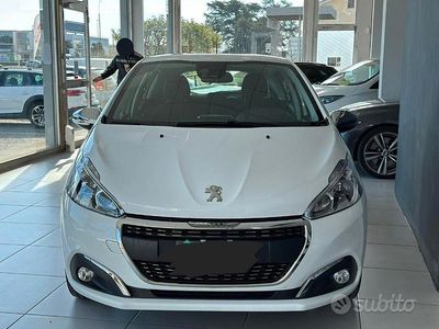 Usata Peugeot 208 68 CV (50 kW) 2015 Bianco Utilitaria