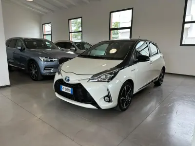 Usata Toyota Yaris Hybrid Active 73 CV (53 kW) 2018 Bianco Berlina