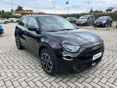 Käytetty Fiat 600 La Prima 101 HP (74 kW) 2025 Musta Katumaasturi