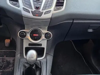 Usata Ford Fiesta 82 CV (60 kW) 2009 Bianco Berlina