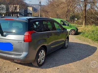 Usata Peugeot 5008 Family 111 CV (81 kW) 2011 Verde Monovolume