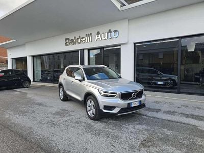 Usata Volvo XC40 Momentum 190 CV (139 kW) 2019 Argento metallizzato SUV