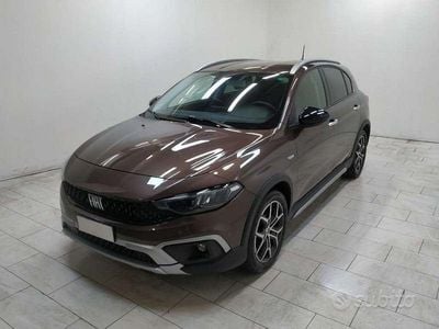 Usata Fiat Tipo Cross 101 CV (74 kW) 2021 Marrone Berlina