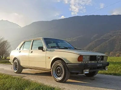 Usata Alfa Romeo Giulietta 109 CV (80 kW) 1981 Giallo Berlina