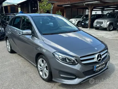 Usata Mercedes B180 Premium 109 CV (80 kW) 2017 Grigio Utilitaria