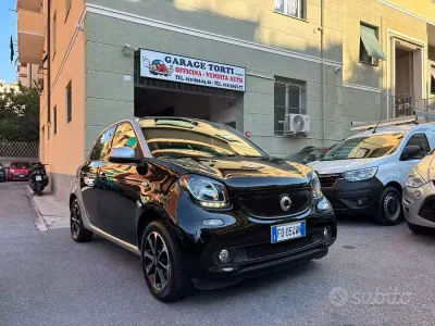 Usata Smart ForFour Prime 71 CV (52 kW) 2016 Nero Utilitaria