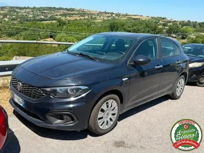 Usata Fiat Tipo Business 120 CV (88 kW) 2019 Bluazzurro Berlina