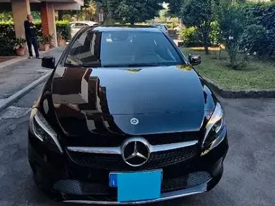 Usata Mercedes 180 109 CV (80 kW) 2017 Nero Berlina