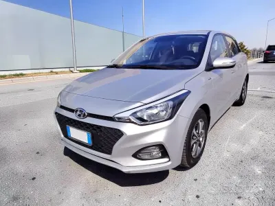 Begagnad Hyundai i20 75 HK (55 kW) 2019 Grå Halvkombi