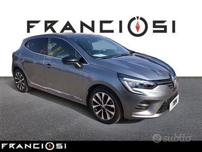 Usata Renault Clio V Business 101 CV (74 kW) 2023 Grigio Berlina