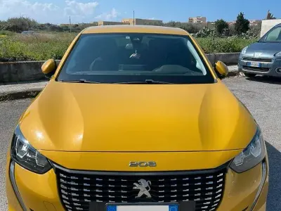 Usata Peugeot 208 Allure 102 CV (75 kW) 2020 Giallo Utilitaria