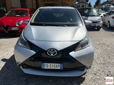 Usata Toyota Aygo X-play 68 CV (50 kW) 2015 Utilitaria