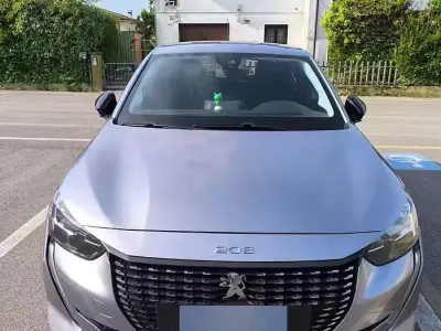 Usata Peugeot 208 75 CV (55 kW) 2023 Grigio Utilitaria