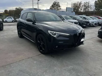 Käytetty Alfa Romeo Stelvio Estrema 209 HP (153 kW) 2022 Musta Katumaasturi