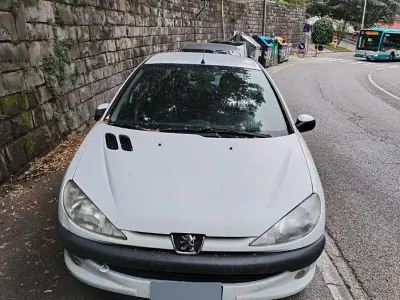 Usata Peugeot 206 75 CV (55 kW) 2000 Bianco Berlina