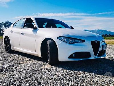 Usata Alfa Romeo Giulia 150 CV (110 kW) 2016 Bianco Berlina