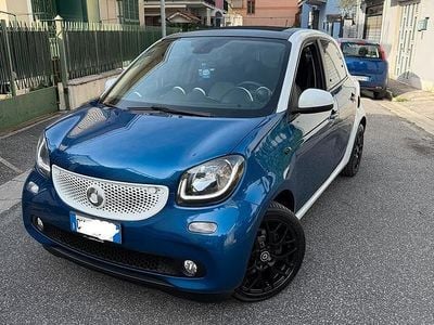 Begagnad Smart ForFour Passion 71 HK (52 kW) 2022 Blå Halvkombi