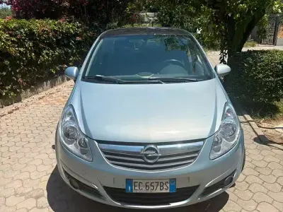 Usata Opel Corsa 75 CV (55 kW) 2011 Bluazzurro Utilitaria