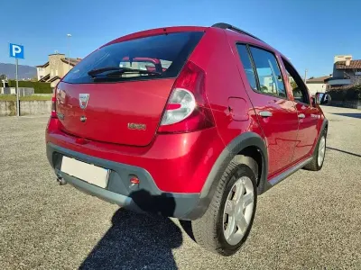 Usata Dacia Sandero Stepway 87 CV (63 kW) 2009 Rosso Berlina