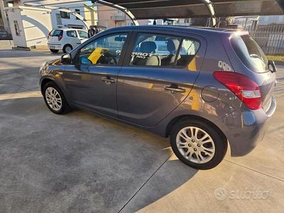 Usata Hyundai i20 100 CV (73 kW) 2010 Grigio Utilitaria