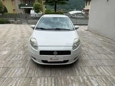 Usata Fiat Grande Punto 75 CV (55 kW) 2010 Bianco Utilitaria