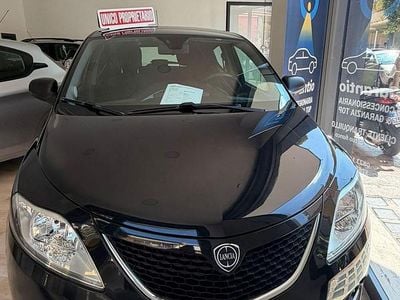 Usata Lancia Ypsilon 69 CV (50 kW) 2016 Nero Utilitaria