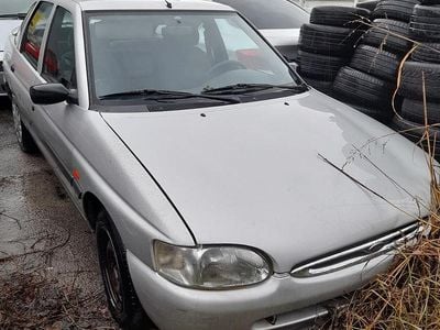 Usata Ford Escort 88 CV (64 kW) 1998 Grigio Berlina
