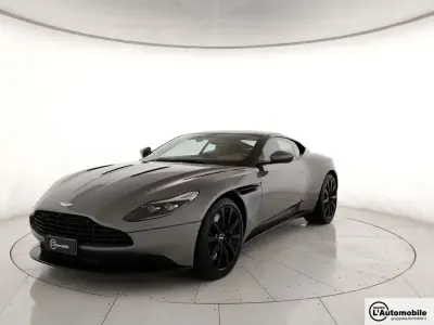 Usata Aston Martin DB11 608 CV (447 kW) 2017 Grigio Coupé