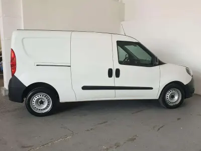Usata Fiat Doblò Lounge 105 CV (77 kW) 2022 Bianco Monovolume