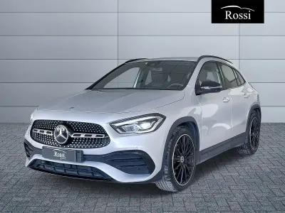 Käytetty Mercedes GLA180 Premium 116 HP (85 kW) 2023 Harmaa Katumaasturi
