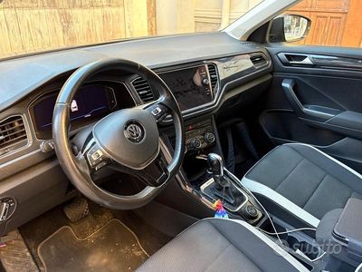 Usata VW T-Roc 150 CV (110 kW) 2019 Grigio SUV