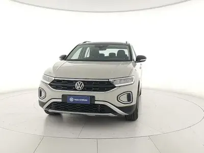 Usata VW T-Roc Life 110 CV (80 kW) 2023 Beige SUV