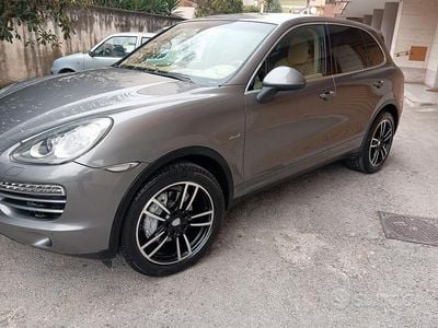 Usata Porsche Cayenne 240 CV (176 kW) 2010 Grigio SUV