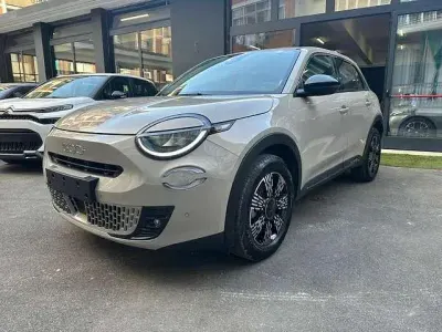Usata Fiat 600 136 CV (100 kW) 2025 Beige SUV