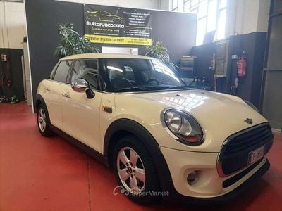 Begagnad Mini ONE 75 HK (55 kW) 2016 Beige Halvkombi
