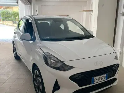 Usata Hyundai i10 67 CV (49 kW) 2023 Bianco Utilitaria